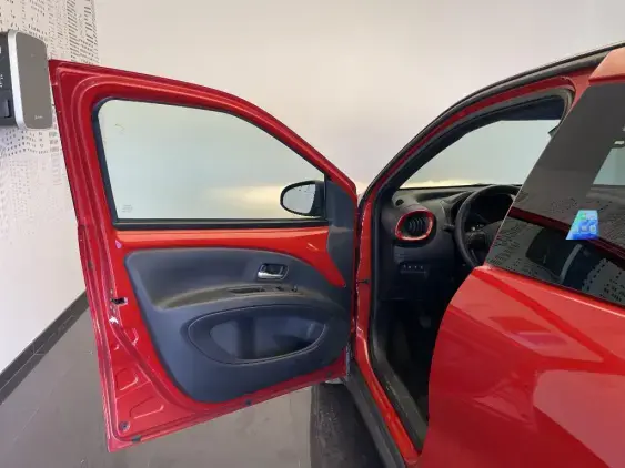 TOYOTA AYGO X - voiture d'occasion - Photo 19