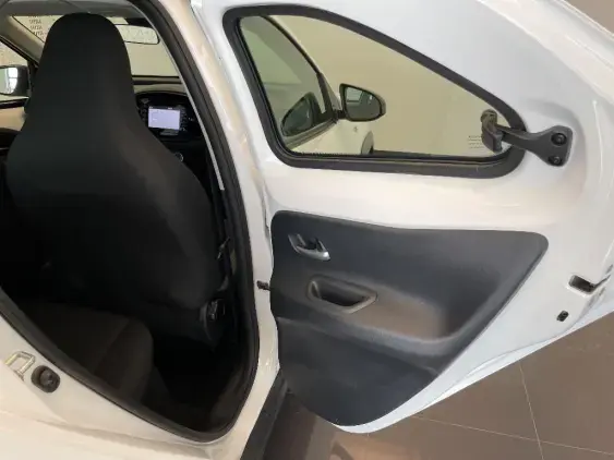 TOYOTA AYGO X - voiture d'occasion - Photo 20