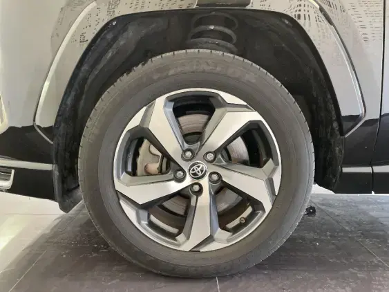 TOYOTA RAV4 V - voiture d'occasion - Photo 22