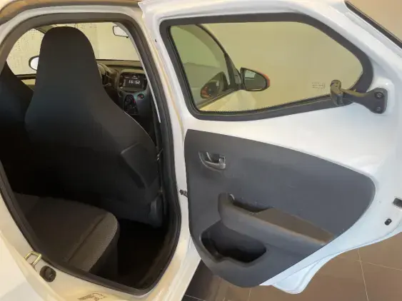 TOYOTA AYGO II - voiture d'occasion - Photo 20