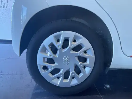 TOYOTA AYGO II - voiture d'occasion - Photo 24