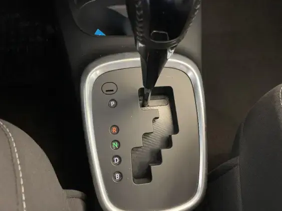 TOYOTA YARIS III - voiture d'occasion - Photo 19