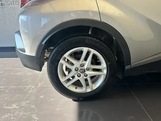 TOYOTA C-HR - voiture d'occasion - Photo 23