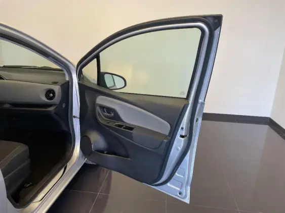 TOYOTA YARIS III - voiture d'occasion - Photo 18