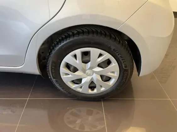 TOYOTA YARIS III - voiture d'occasion - Photo 21