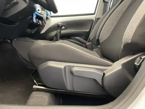 TOYOTA AYGO X - voiture d'occasion - Photo 18