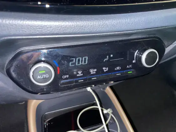 TOYOTA AYGO X - voiture d'occasion - Photo 19