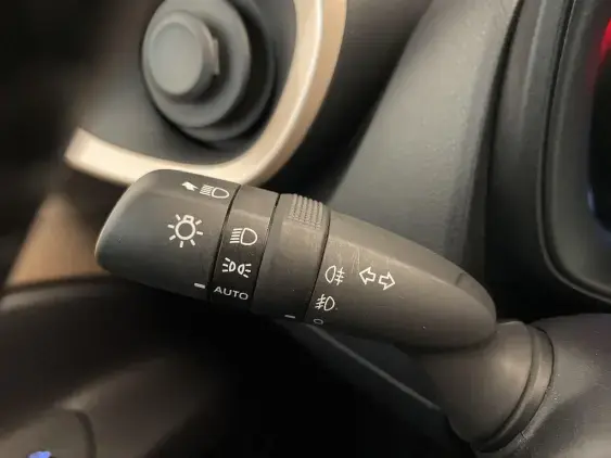 TOYOTA AYGO X - voiture d'occasion - Photo 23