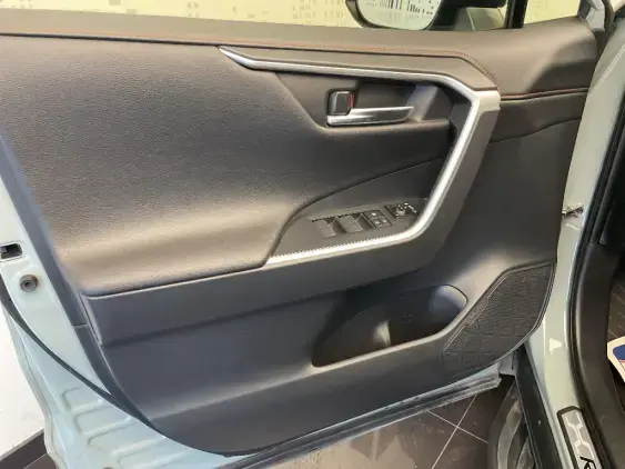 TOYOTA RAV4 V - voiture d'occasion - Photo 19
