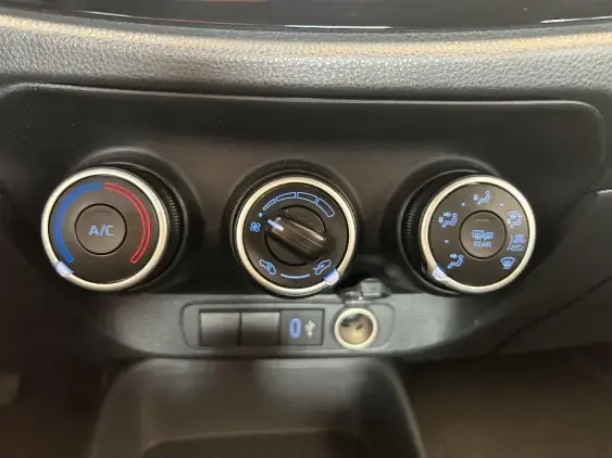 TOYOTA AYGO X - voiture d'occasion - Photo 19