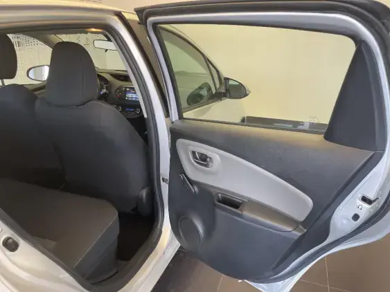 TOYOTA YARIS III - voiture d'occasion - Photo 20