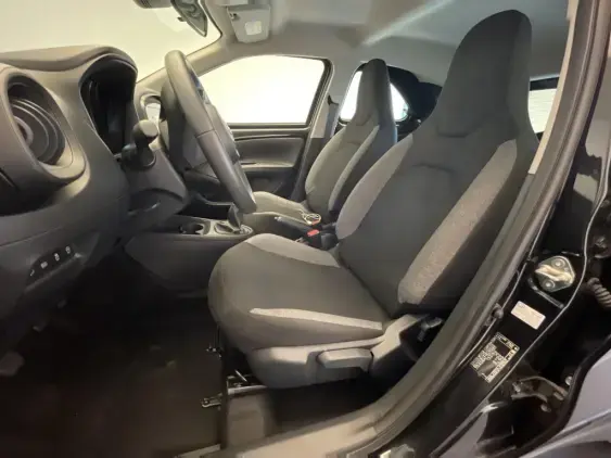 TOYOTA AYGO X - voiture d'occasion - Photo 18