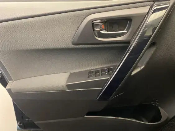 TOYOTA AURIS II - voiture d'occasion - Photo 19