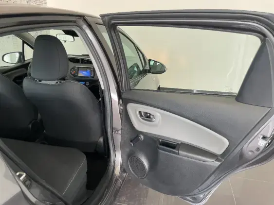TOYOTA YARIS III - voiture d'occasion - Photo 20