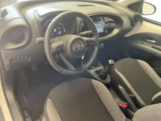 TOYOTA AYGO X - voiture d'occasion - Photo 17