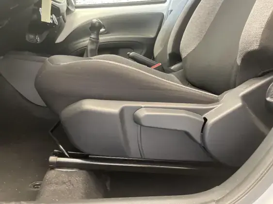 TOYOTA AYGO X - voiture d'occasion - Photo 19