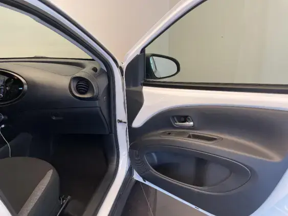 TOYOTA AYGO X - voiture d'occasion - Photo 18