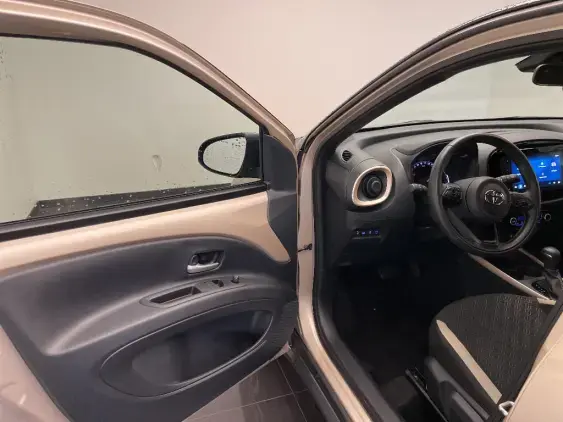 TOYOTA AYGO X - voiture d'occasion - Photo 19