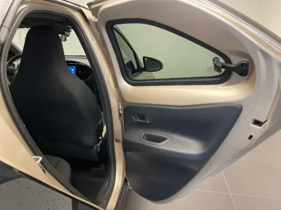 TOYOTA AYGO X - voiture d'occasion - Photo 20