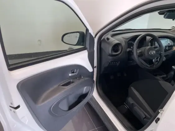 TOYOTA AYGO X - voiture d'occasion - Photo 19