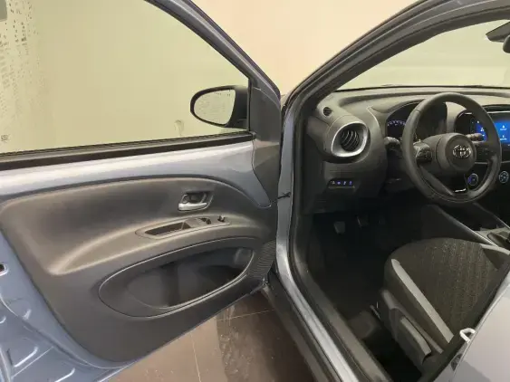 TOYOTA AYGO X - voiture d'occasion - Photo 19