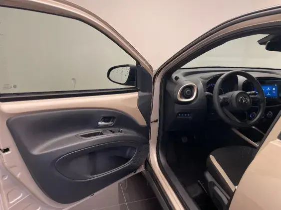 TOYOTA AYGO X - voiture d'occasion - Photo 19