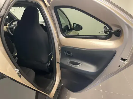 TOYOTA AYGO X - voiture d'occasion - Photo 20