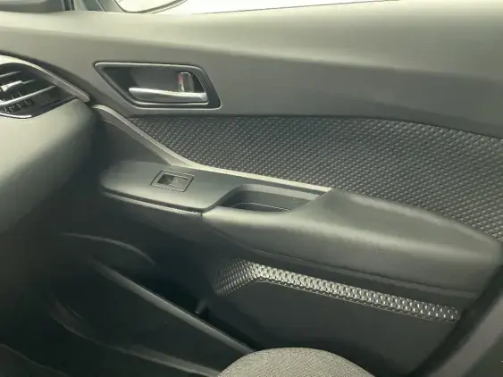 TOYOTA C-HR - voiture d'occasion - Photo 20