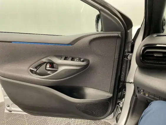 TOYOTA YARIS IV - voiture d'occasion - Photo 19