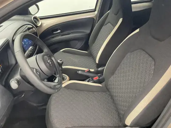 TOYOTA AYGO X - voiture d'occasion - Photo 18