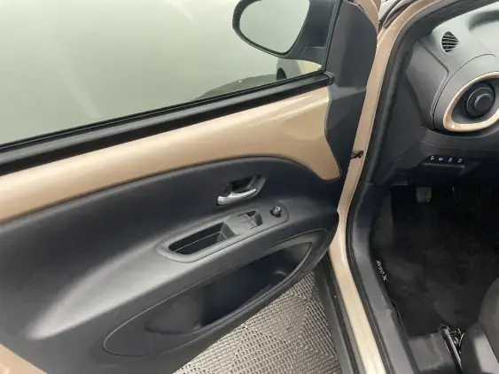 TOYOTA AYGO X - voiture d'occasion - Photo 19