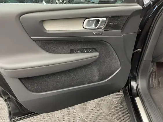 VOLVO XC40 - voiture d'occasion - Photo 19