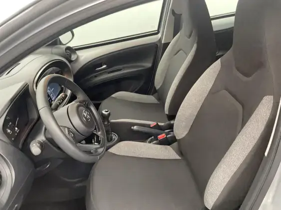 TOYOTA AYGO X - voiture d'occasion - Photo 18