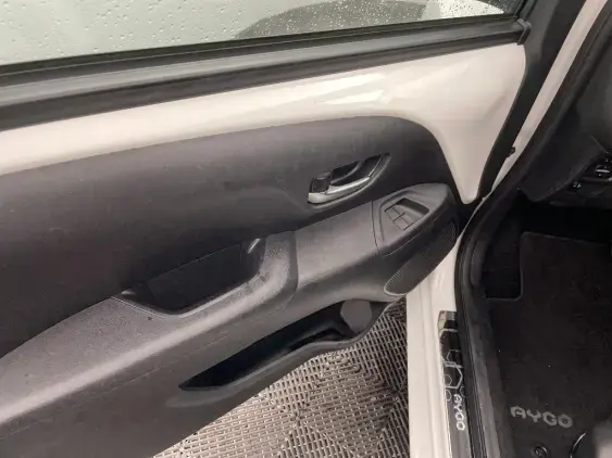 TOYOTA AYGO II - voiture d'occasion - Photo 19