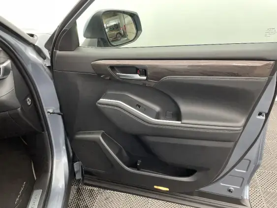 TOYOTA HIGHLANDER - voiture d'occasion - Photo 20