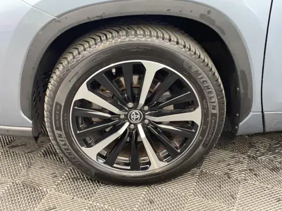 TOYOTA HIGHLANDER - voiture d'occasion - Photo 23