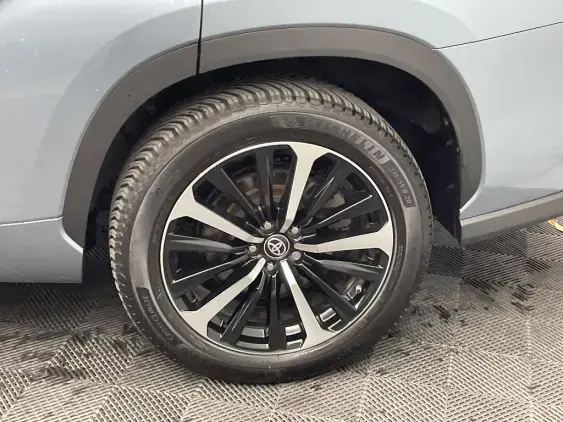 TOYOTA HIGHLANDER - voiture d'occasion - Photo 24