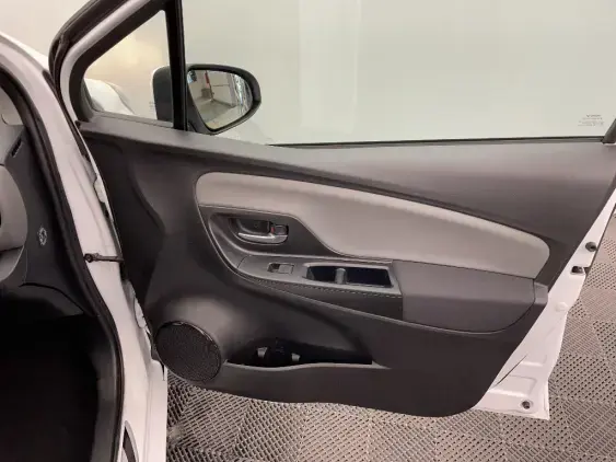 TOYOTA YARIS III - voiture d'occasion - Photo 20