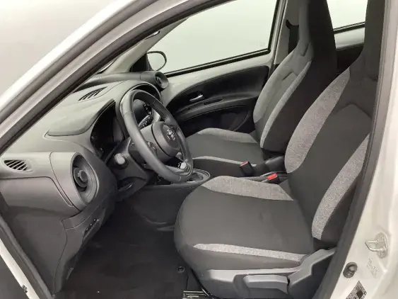 TOYOTA AYGO X - voiture d'occasion - Photo 17