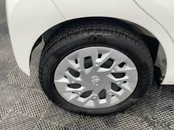 TOYOTA AYGO II - voiture d'occasion - Photo 25