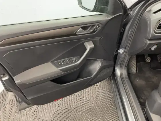 VOLKSWAGEN T-ROC - voiture d'occasion - Photo 19