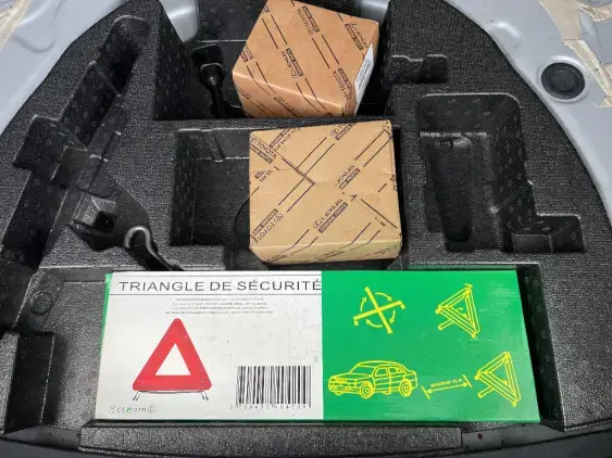 TOYOTA AURIS II - voiture d'occasion - Photo 17