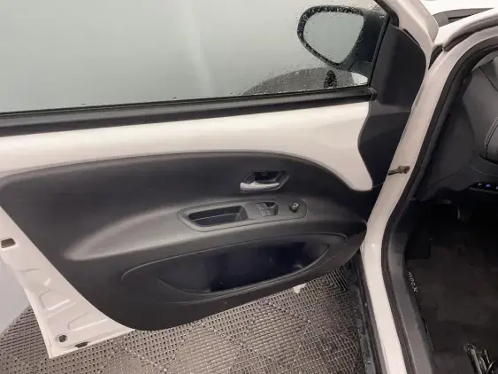 TOYOTA AYGO X - voiture d'occasion - Photo 19