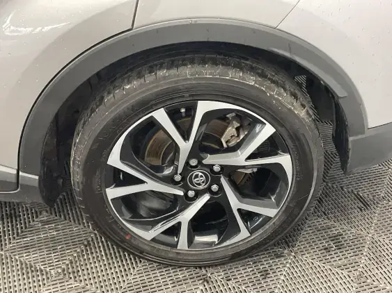 TOYOTA C-HR - voiture d'occasion - Photo 24