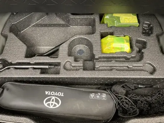 TOYOTA RAV4 V - voiture d'occasion - Photo 17