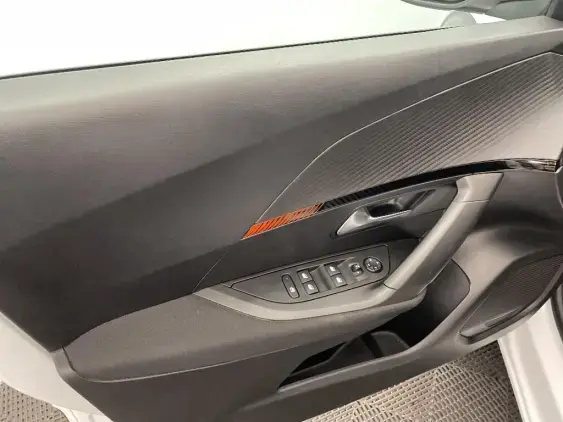 PEUGEOT 2008 II - voiture d'occasion - Photo 19