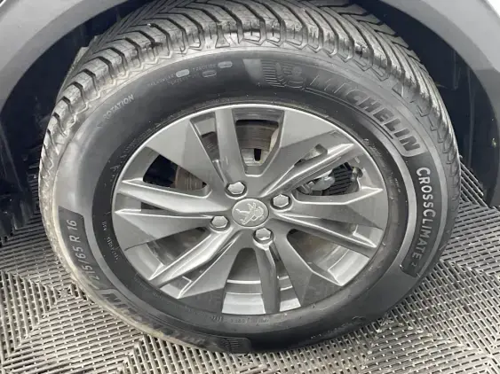 PEUGEOT 2008 II - voiture d'occasion - Photo 24