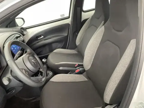 TOYOTA AYGO X - voiture d'occasion - Photo 18