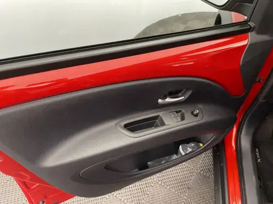 TOYOTA AYGO X - voiture d'occasion - Photo 19