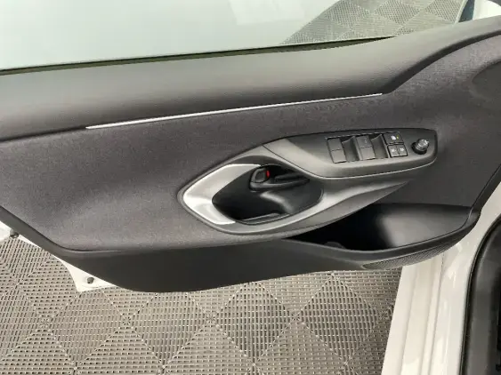 TOYOTA YARIS IV - voiture d'occasion - Photo 19